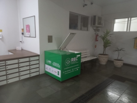 REC - Reciclagem Eletrônica de Chapecó Disponibilizado caixa para coleta de Equipamentos Eletrônicos junto a Câmara de Vereadores de Chapecó Neste dia 25/11/2021 foi Disponibilizado uma Caixa específica para alocação de Lixo...